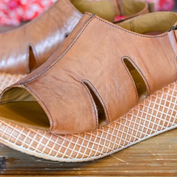 New  wt box ,  Diba true tan  platttform  wedge sandals. - Picture 2 of 13